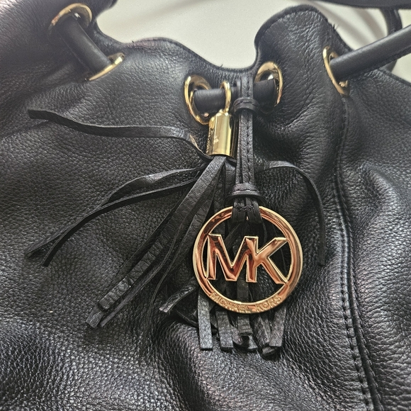 Michael Kor Black Shoulder Bag - Picture 2 of 8